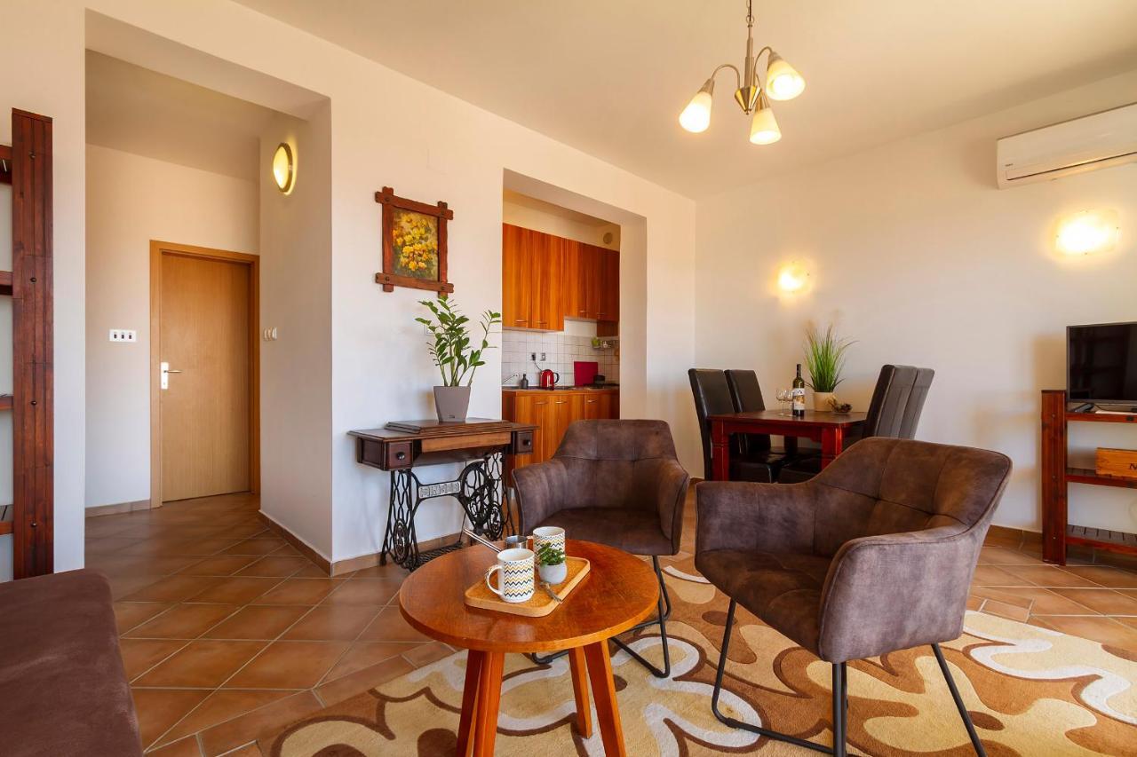 Apartmani Smokovo Jadranovo Exterior foto